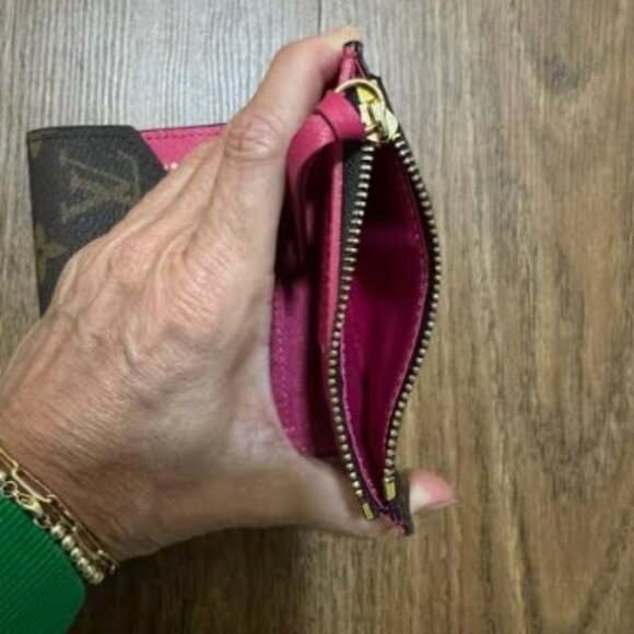 Louis Vuitton Zoe Wallet with box - Picture 6 of 13